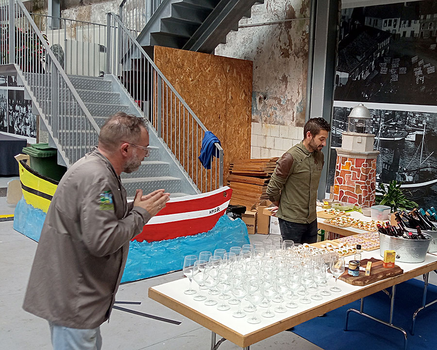 Ayer en el Reguerada Fest, otra espléndida sesión de <a href="/lluisnel/">Lluis Nel Estrada</a>. Profesional, excelente comunicador y tremendamente próximo.

Más que recomendable siempre
<a href="/alimentosastur/">Alimentos del Paraíso (Cuenta Oficial)</a> <a href="/fatalmartinez/">Xaime Martínez</a> <a href="/cervezaOrdum/">ORDUM</a> <a href="/GrupoElGaitero/">Grupo El Gaitero</a> <a href="/anchoashazas/">Anchoas Hazas</a> <a href="/bodegacorias/">Bodega Monasterio de Corias</a> <a href="/SidraDasturias/">DOP Sidra de Asturias</a>
#Cienfuegos #Bocamina