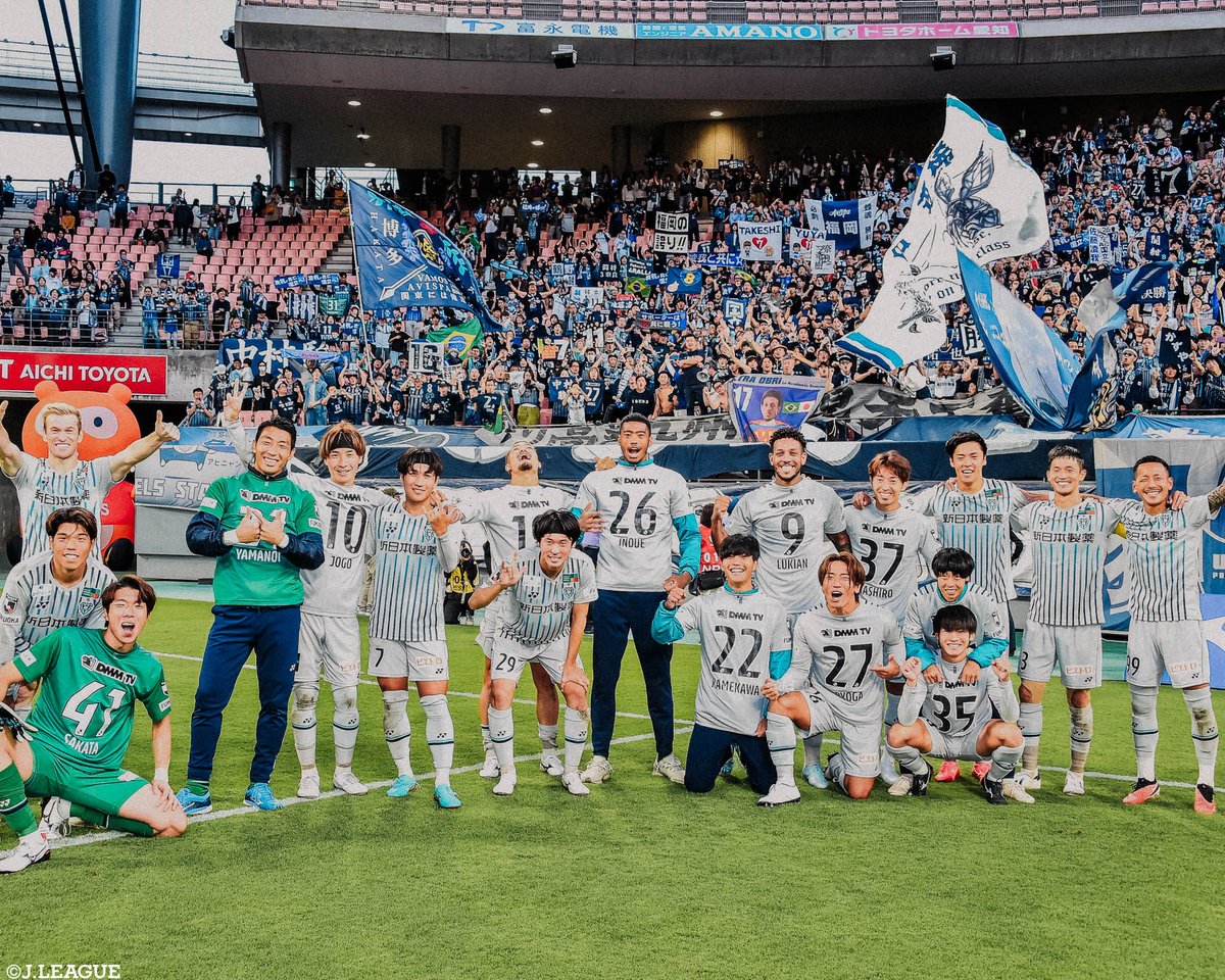 J_League's tweet photo. ２連勝でアビスパ福岡が初の決勝進出を決める🐝🙌

#ルヴァンカップ
@AvispaF https://t.co/emdwu1YTZR