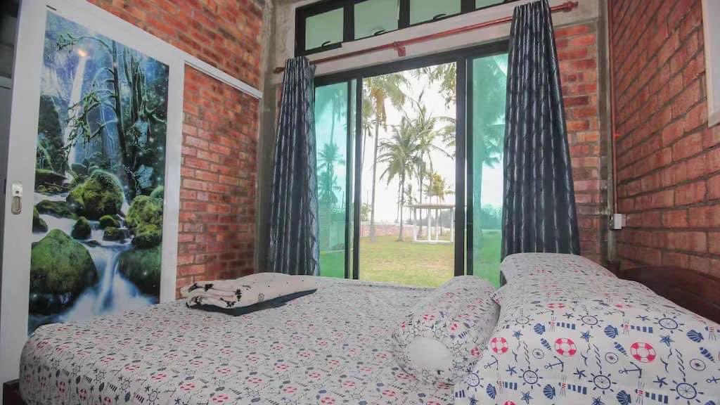jomtravel_'s tweet photo. Jika korang cari villa untuk family gathering boleh plan stay dekat sini. Boleh sewa satu villa terus sebab muat sehingga 20 guest. Ada swimming pool, 7 bilik dan 4 bilik air. 🏡

📍Villa Kuchinta, Kuantan, Pahang https://t.co/UTCR5Rj2mk