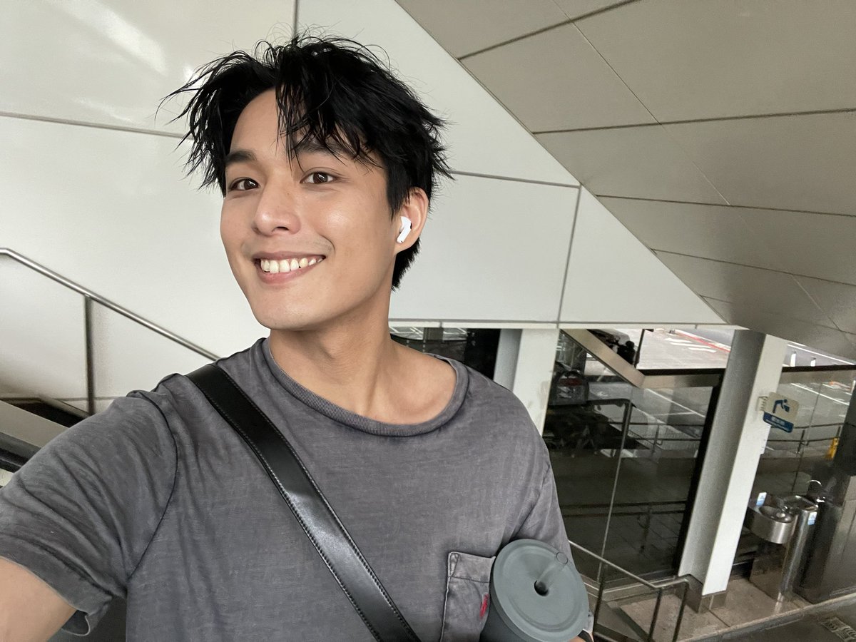 michaelan428483's tweet photo. 回台北才發現已經到了晚上需要穿薄外套的日子。
因為工作的關係並沒有把香水帶著，休假的今天噴了安生之地在身上，可能是溫度的關係，原本在夏日所感受到的熱情溫暖，現在反而更多了一些溫暖的厚實木頭感，大家可以一起感受一下🌙
（喜歡冬天的人表示：好期待冬天的到來 https://t.co/kI5DstumSy
