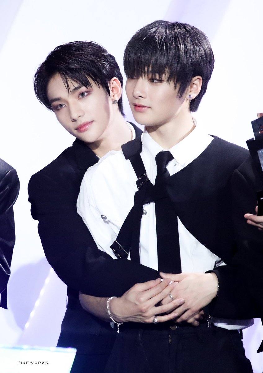 fireworksforHJ's tweet photo. 🥟🦊

#현진 #ヒョンジン #Hyunjin
#아이엔 #정인 #アイエン 
#I_N #Jeongin
#스트레이키즈  #StrayKids https://t.co/Xkq8RiLVRO