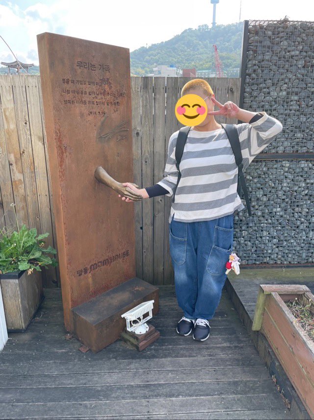chizu0207's tweet photo. 数年ぶりのマムハウス、ギュパパがいらっしゃった。屋上のポストにお手紙を入れてパパによろしくお願いしますしてきた。
くりこちゃんや～、くりこちゃんがギュニムのこと大好きだったよってお手紙に書いたよ。どうかキュヒョンくんに届きますように。
 #キュヒョン
 #momhouse 
 #kyuhyun https://t.co/uHJ05lasbP