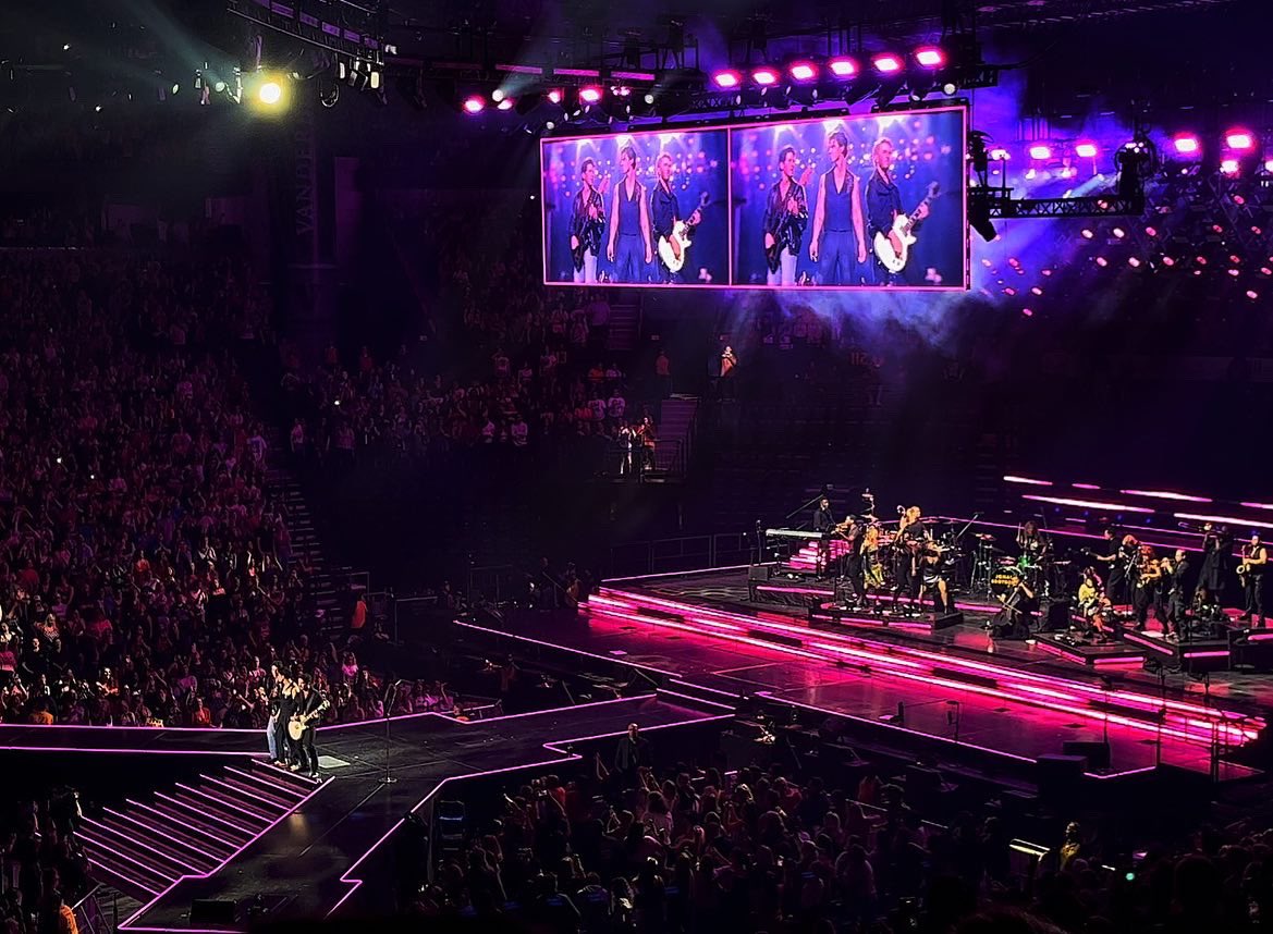 Sydbeth123's tweet photo. Jonas Brothers &amp; The Aces shows so far this month with my people ✨

The Band Camino is on deck https://t.co/7itbN7tBhm