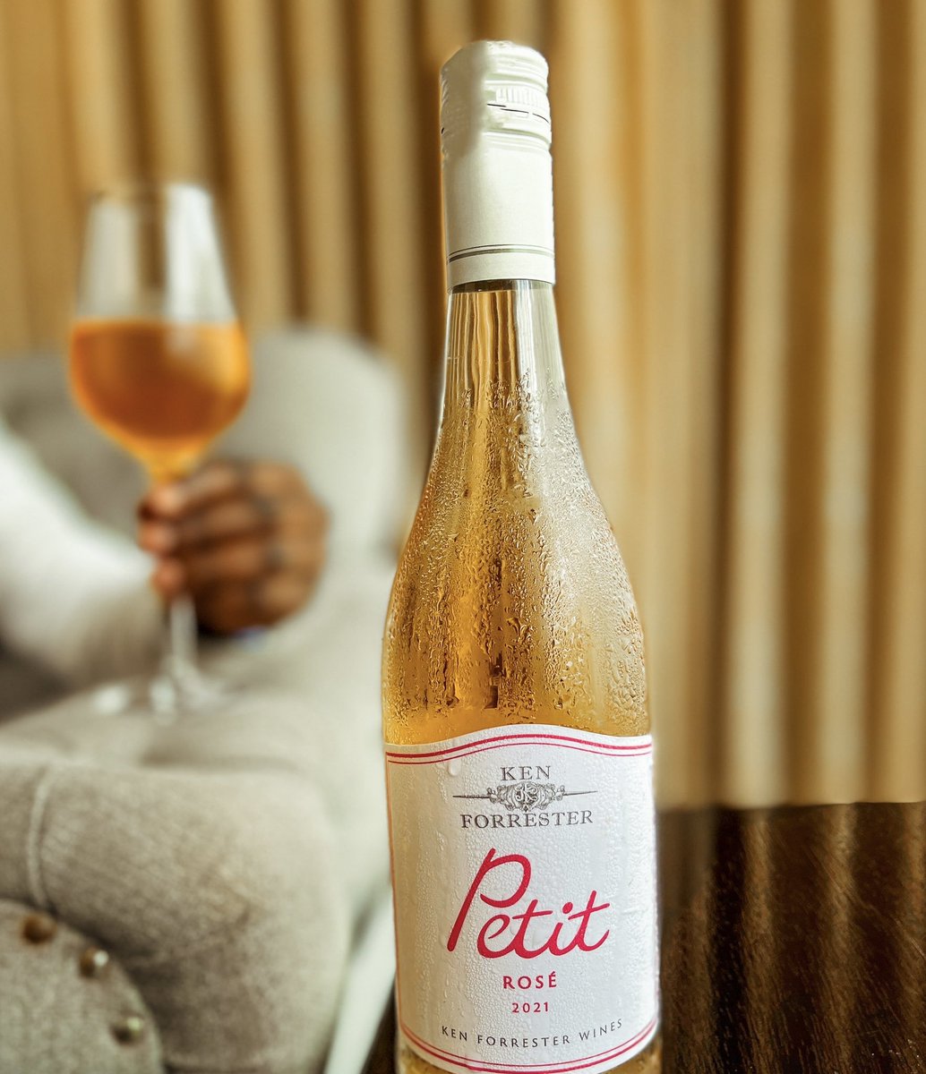 A chilled bottle of rosè is just perfect on a hot Sunday afternoon as you wind up the weekend. 
#Easysunday