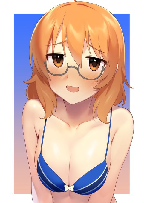 おっぱい…> 自宅で水着を着用してグラビア用のポーズを色々と試しているうちにテンションが上がってしまい、前屈みで自然に上腕を寄せて谷間… #odaibako_URfujiss  