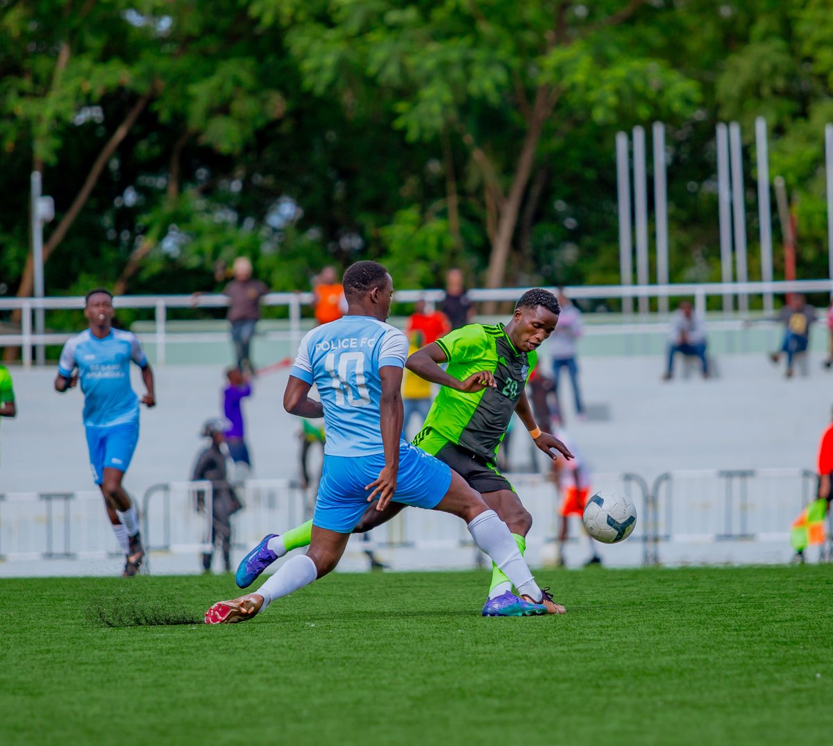 AS_KigaliFC's tweet photo. 26' | #RPLA
As Kigali 0-0 Police Fc

#citizens https://t.co/jmwUDjoh3t
