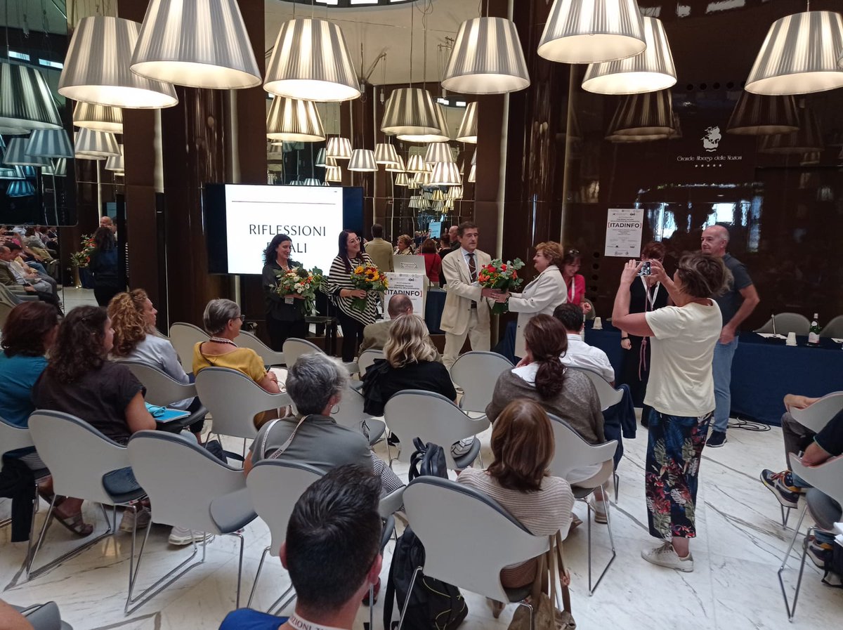 itadinfo's tweet photo. Sessione conclusiva:  insegnare #informatica nella scuola e farlo bene è fondamentale, ma altrettanto importante è creare una #comunità di persone attive e appassionate, come a #itadinfo. https://t.co/ueSw8YbhQe