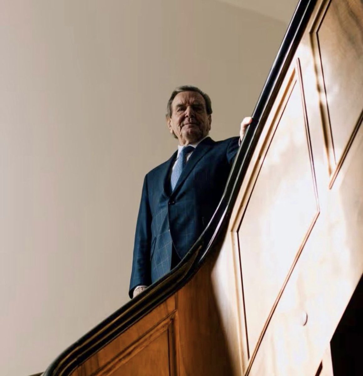 Ich mit 7, wenn noch Besuch da war und ich ins Bett musste