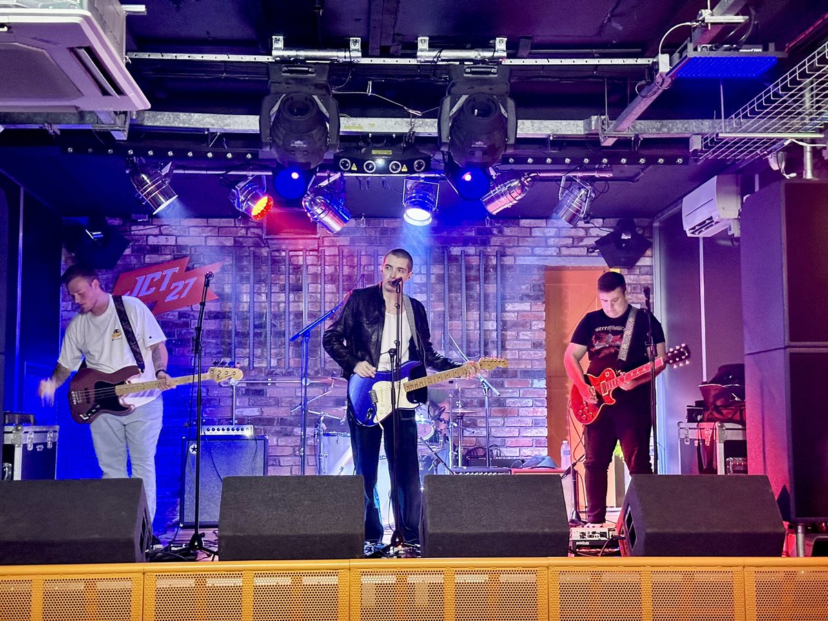upcomingbnds's tweet photo. WHAT A GIG! 👏💥

@UnderclassStoke absolutely smashed their debut in Devon at JCT27, last night! 🎸

Full review to follow soon 🤘 https://t.co/E4hLgaJqUb