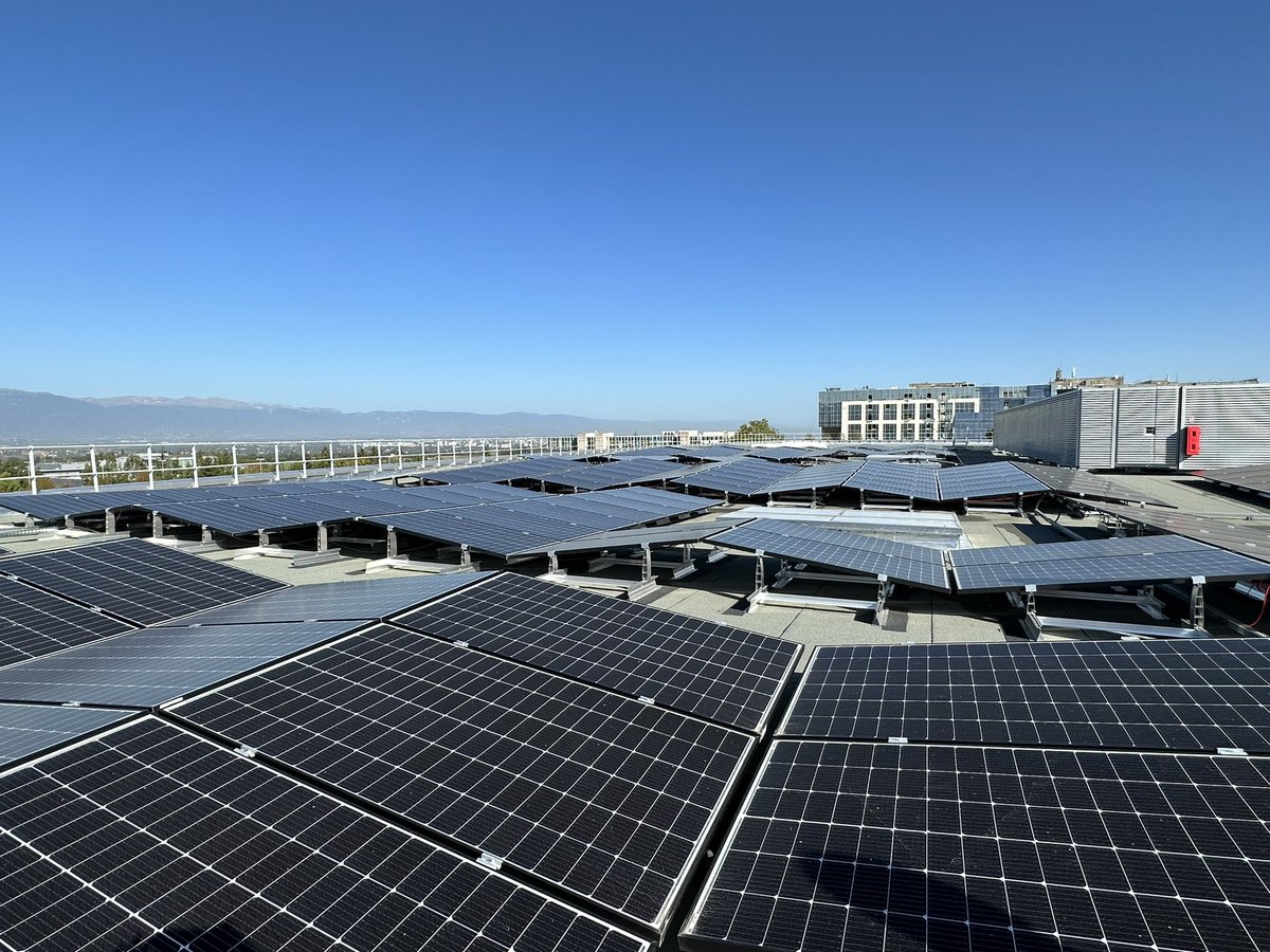 fbenoit74's tweet photo. Inauguration de la nouvelle centrale photovoltaïque sur le toit des Laboratoires #Vivacy à #Archamps.
L’entreprise s’allie au @SYANE74 pour construire une infrastructure qui produira 𝟯𝟲𝟬 𝗠𝗪𝗵/𝗮𝗻, soit l’équivalent de la conso électrique annuelle d’environ 120 habitants. https://t.co/dq5QjX1rPs