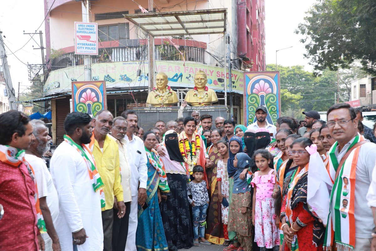 KotaNeelimaINC's tweet photo. జై కాంగ్రెస్
#CongressForTelangana #AbhayaHastham #Congress6Guarantees #sanathnagar #Telangana #kotaneelima #SanathnagarSingham #sanathnagarconstituency #CongressWinningTelangana https://t.co/V75PX8uxxL