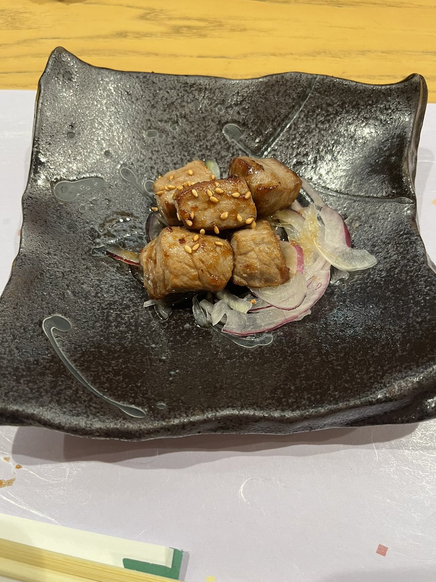 博多グルメを堪能させていただきました。
和海しょうさん、おすすめの「ゴマ鯖」のお作り。美味しかった〜❤️