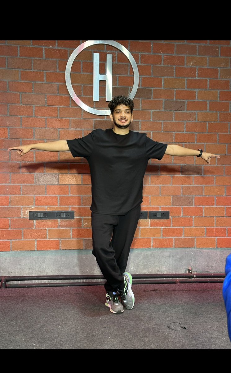 SadakatKhanms's tweet photo. After winning #LockUpp @munawar0018
is again ready to be part of another reality show #BB17. And this time, the entertainment, fun, drama &amp; our SUPPORT for him all is going to be 10 times bigger than before.

Agree #MKJW?? 

WELCOME MUNAWAR IN BB17 https://t.co/ZPKZfXZCfj