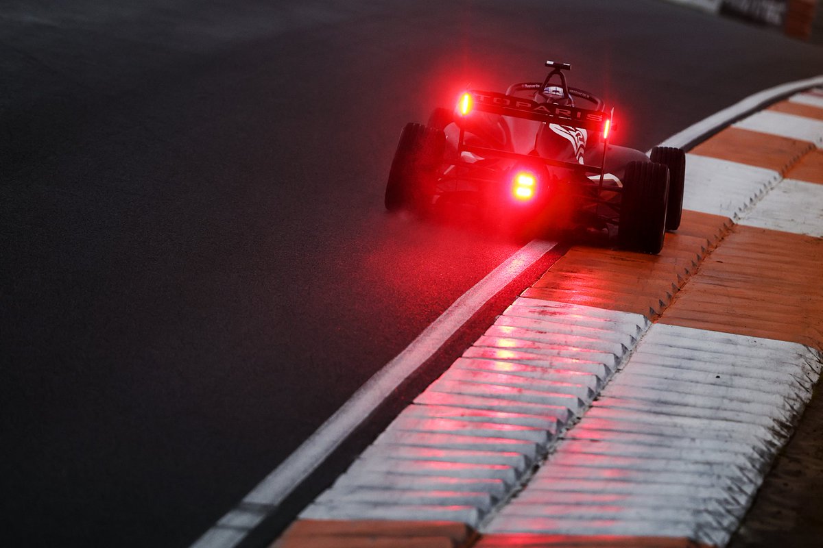 Costa Toparis tweet media