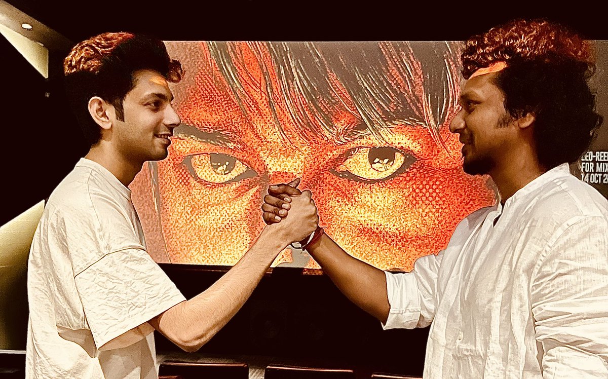 KollywoodSamrat's tweet photo. Calm before the storm! 🔥

#Leo

@anirudhofficial &amp; @Dir_Lokesh signature posture https://t.co/hMZ9mRHcgd