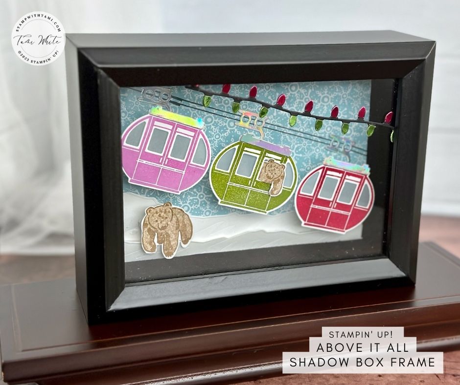 stampwithtami's tweet photo. 🐻A baby bear playfully waving from a gondola, a sight captured in a wonderfully crafted shadowbox frame, complete with the charm of twinkling Christmas lights. 

https://t.co/dWUdovDLdO

#CraftingLove #DIYHolidayGifts #ShadowboxArt #FestiveCreativity #DIY  #StampinUp https://t.co/dRuMecaJPF