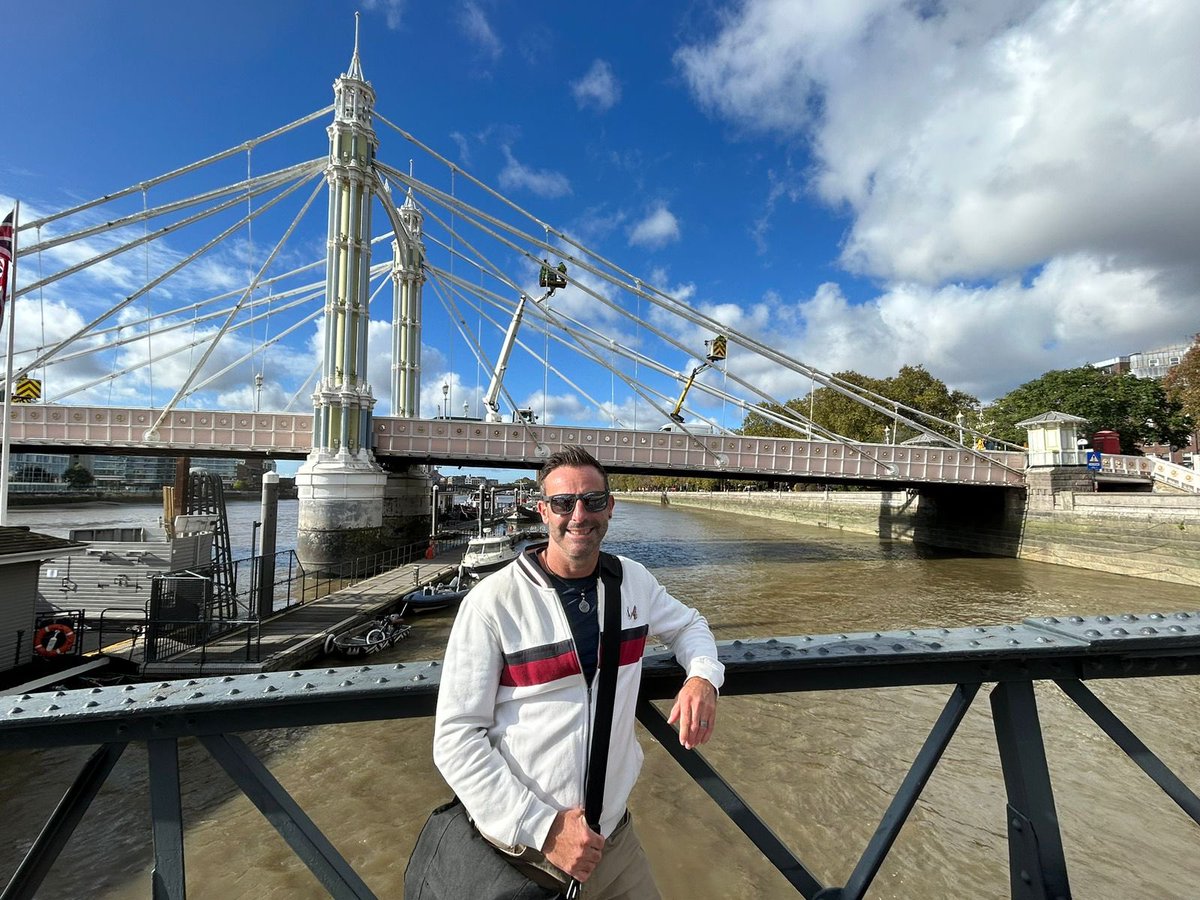 PaulCresser's tweet photo. Sometimes it feels like someone’s watching me…. Visiting another Doctor Who location yesterday.
#doctorwho #logopolis #albertbridge #doctorwholocations https://t.co/DthTJYrfsb