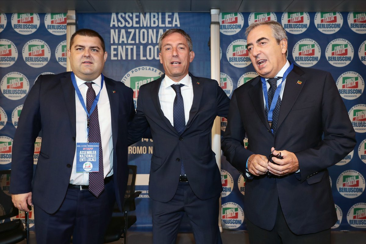 fabri_sala's tweet image. Ieri è stata una bella giornata, @forza_italia c’è. 

Grazie @Antonio_Tajani e forza Adriano Galliani 💪🏻👏🏻

#assembleafi #forzaitalia #entilocali