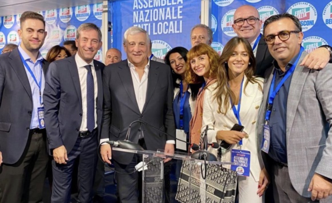 fabri_sala's tweet image. Ieri è stata una bella giornata, @forza_italia c’è. 

Grazie @Antonio_Tajani e forza Adriano Galliani 💪🏻👏🏻

#assembleafi #forzaitalia #entilocali