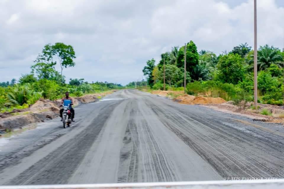 sograns's tweet image. Attention @elegantiyawo 

Gov Fubara does not need to be loud to be heard.
▪︎Projects delivered and ongoing across R S unabated. Inspection of the PHC Ring Road, Opobo Ring Road, Andoni section of Ogoni/Opobo/Nkoro/Andoni Unity Road project.
#SimIsWorking
#SimMediaVolunteers