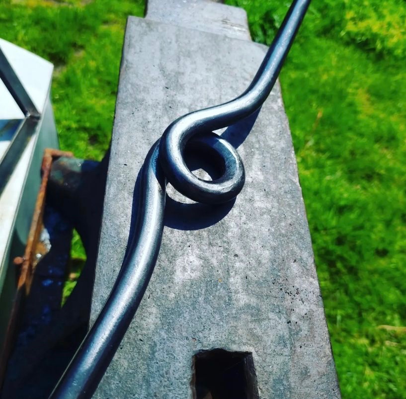 Ironoak13's tweet photo. We’ve neglected our metal work recently. So feast your eyes on this pair of tentacle shackle plates. Drawn out of 20mm square bar using a cut down sledge hammer. Also this hand forged spreader bar with a middle loop. #kink #bdsm #spreaderbar #shackles #sexyiron https://t.co/K67rVg5f71