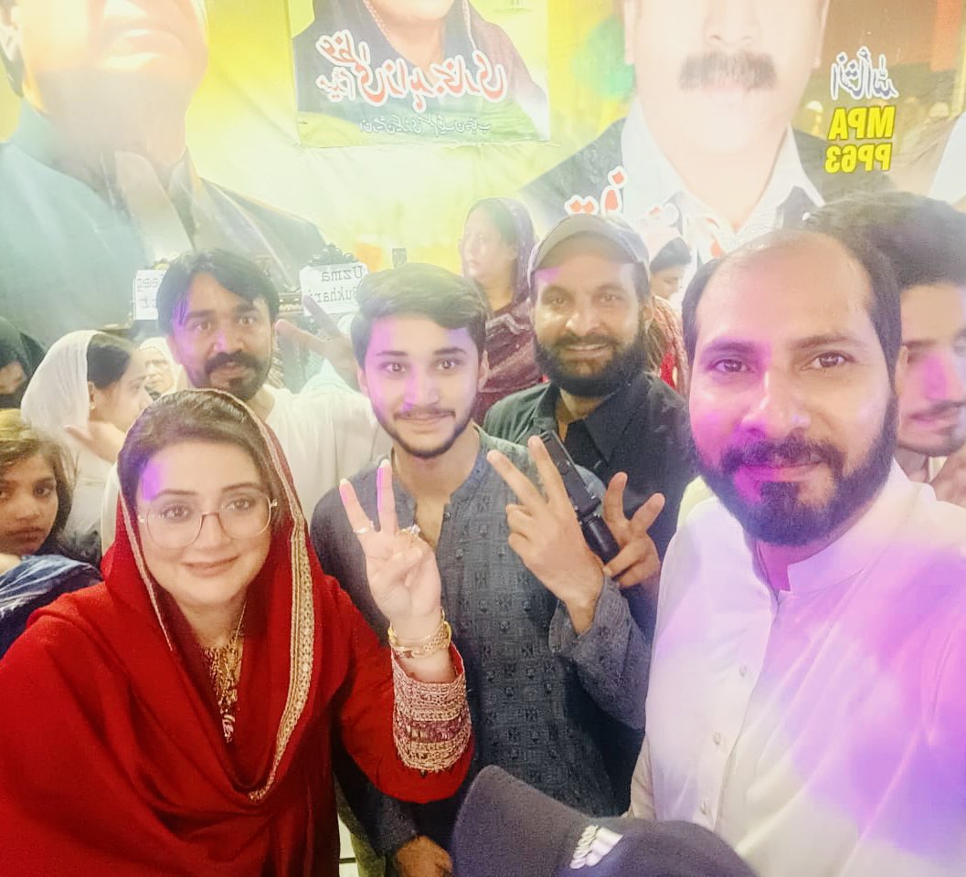 itssaadnmughal's tweet photo. A special photo with Ma’am @AzmaBokhariPMLN, brother @Tahirmughalpml8, @MianAbbasPmln1 (who came from Lahore) and @babayasirmughal after the wonderful women workers convention in #PP63 Gujranwala. https://t.co/hThnj2dc62