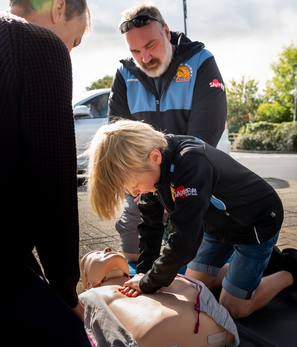 #RestartaHeart 

Attended the site of my own #SCA (@DavidLloydUK #Exeter) yesterday with the fantastic local resuscitation team members.

Great to see the young people getting hands-on too and learning at @ExeterChiefs.  

resus.org.uk/get-involved/r…