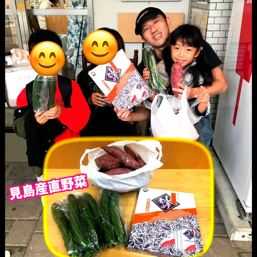 YocchiOHYn's tweet photo. 今回の見島ゴミ拾いプロジェクトで
繋がった見島OBの方に
激励とお土産をいただきました✨

お土産は
おおたラーメンこども食堂で
見島のお魚を食べた子達が喜んで
持っていきました😊
(もちろん僕も😆ww)

僕が見島で見た一枚の写真
僕はその景色を見たい...✨ https://t.co/MuUSWhWvBp