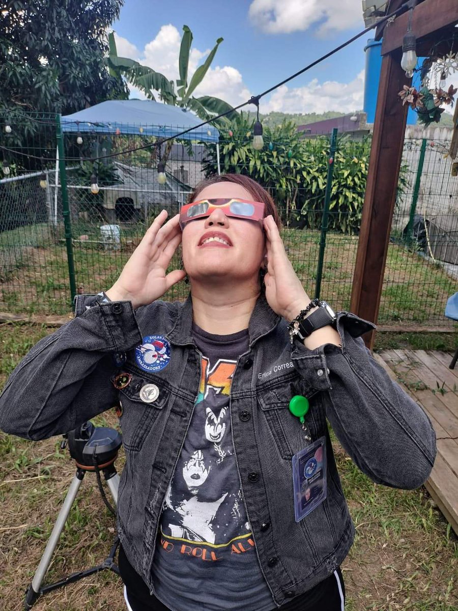ferrockel's tweet photo. Todo un éxito el evento del Eclipse Solar Parcial transmitido en las redes sociales desde Caguas, Puerto Rico por nuestros colaboradores Fernando Roquel Torres y La profa. Erica Correa. Seguidores de Europa, Centro y Sur America y USA dijeron presente! Gracias mil. 💪🇵🇷📷☀️✌️😎 https://t.co/0Gr7sU7XeX
