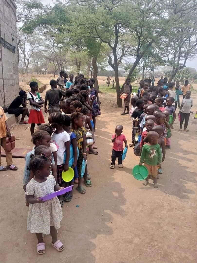 This was yesterday at the Kwela Children's lunch in Chilanga. This baby in green, at the top of the queue, no shoes, expectant plate in hand, was saddening. High prices of mealiemeal mean younger & younger children are arriving each Sat. Contributors, you are doing God's work.