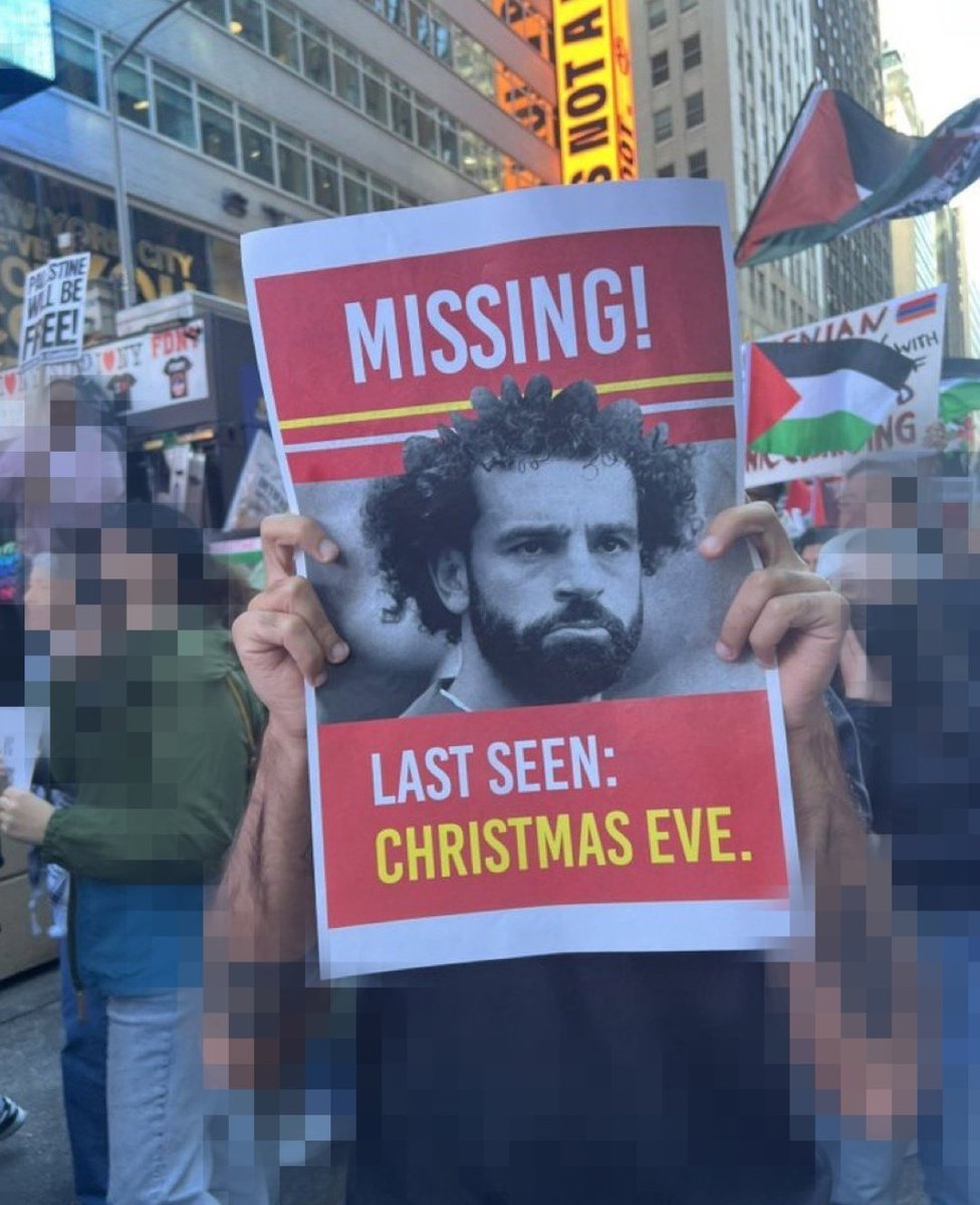 TrendEPL's tweet photo. "مــفــقــود"

"آخر ظهور في الكريسماس!" 🎄

— لافتة في المظاهرات المؤيدة لـ فلسطين في بريطانيا 🇵🇸 https://t.co/r7Nkucxf8U