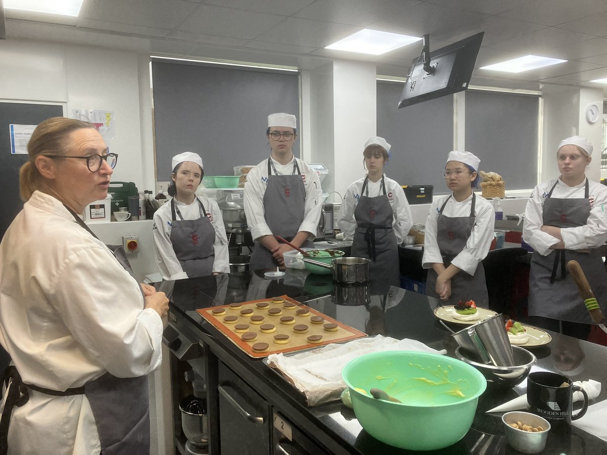 CClarkAcademy's tweet image. It’s all go at the CCA with @Claire_Clark in the house this week treating our new LV2 learners to a Masterclass in Choux pastry and chocolate piping to make run out motifs and practice piping skills to finish Pavlova’s @MKCollege thanks Claire!