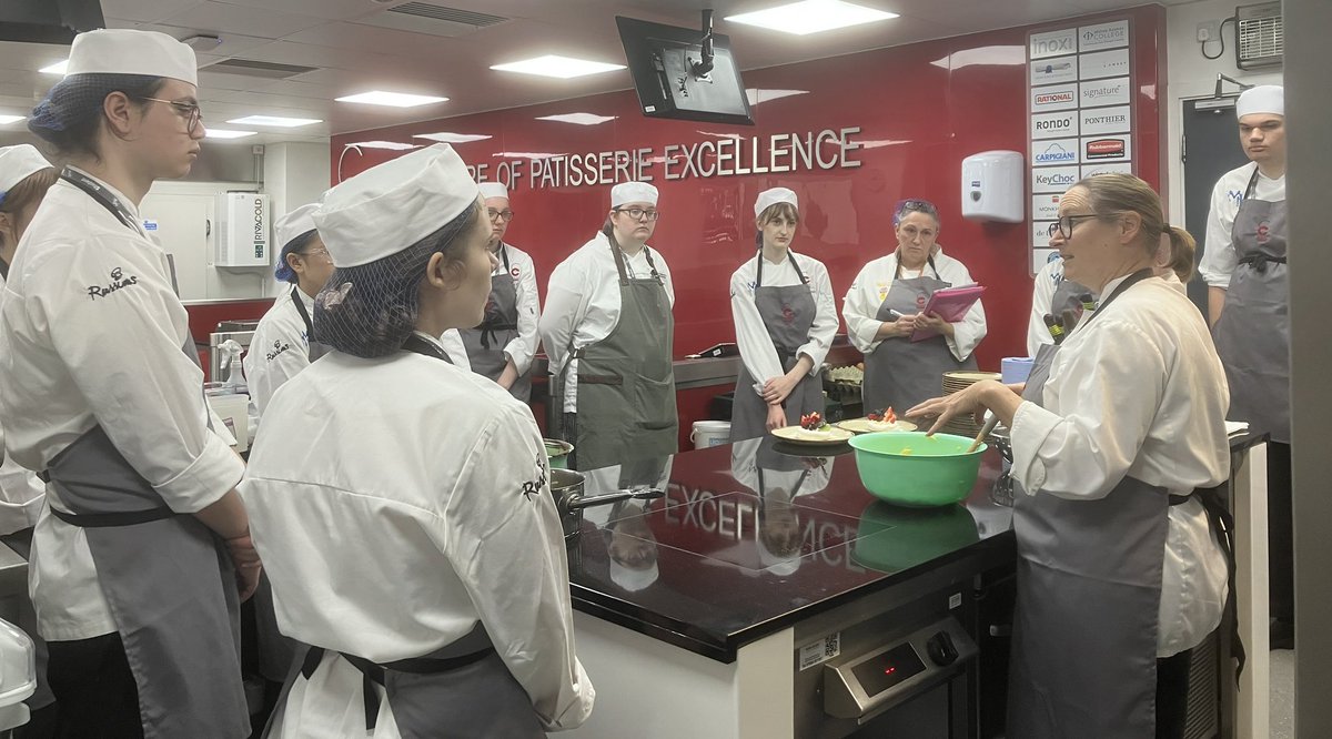 CClarkAcademy's tweet image. It’s all go at the CCA with @Claire_Clark in the house this week treating our new LV2 learners to a Masterclass in Choux pastry and chocolate piping to make run out motifs and practice piping skills to finish Pavlova’s @MKCollege thanks Claire!