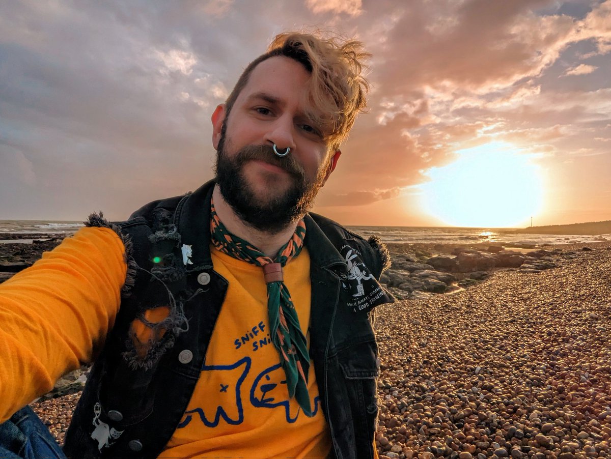 Took <a href="/tftheatres/">Tobacco Factory Theatres</a> BLUEPRINT trainees down to <a href="/CreativeFstone/">Creative Folkestone</a> for Devoted &amp; Disgruntled 'Who Needs Theatre?' yesterday. Lovely to take 6 emerging producers to another region and have their insights and questions so warmly welcomed.

I've definitely had less scenic work trips too.