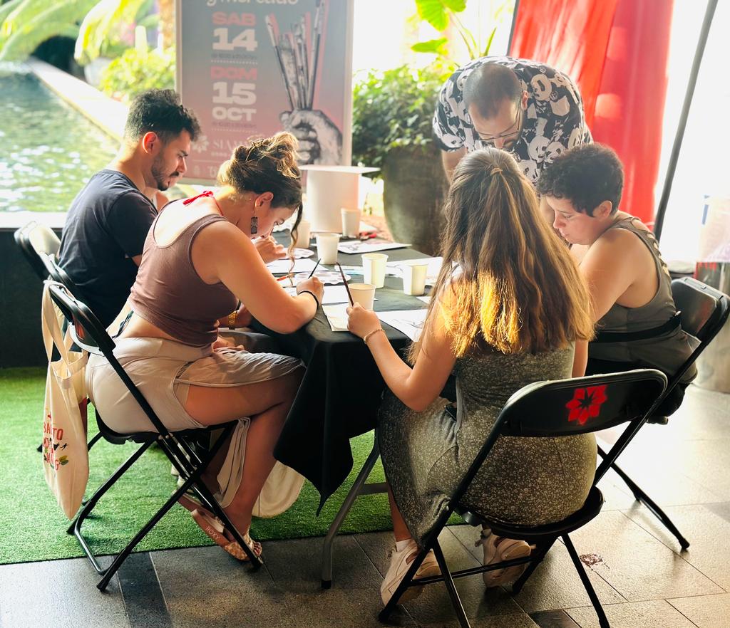 SerafinMesa's tweet photo. ¡Hoy, hasta las 20h, Feria de #Merkarte en @SiamMallTF!
✅Exposición de obras de artes.
✅Punto de venta.
✅Talleres artísticos.
🤔¿Qué mejor plan de domingo? 🤔
#CabildoCercano #TenerifeJoven #Arte https://t.co/RCe5eOxEeU