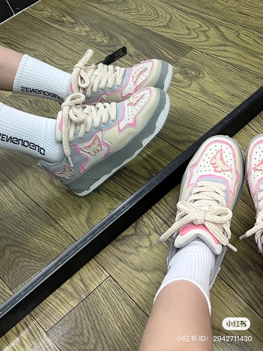 lebihcerah's tweet image. cool shoes

— a thread