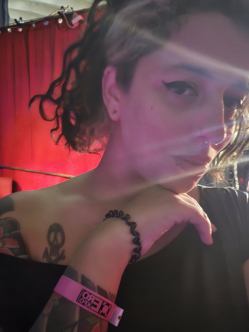 Nouvelle journ&eacute;e au salon ❤️ https://t.co/nkazmJRUn9<a href="/tag/stripchat"class="tags"><span>#stripchat</span></a><a href="/tag/stripchatlive"class="tags"><span>#stripchatlive</span></a>