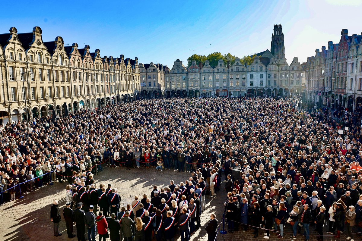GrandArras's tweet image. Rassemblés, unis, debout.
@restonsunis 
📸 Cua - VA - Valérie Laforge