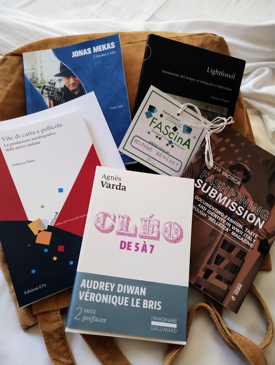 DrDelphB's tweet photo. Cadeaux de papier, discussions mémorables et petits clins d'oeil locaux à #AgnesVarda #FascinaForum was a real joy, with wonderful scholars and lots of new ideas to explore! ❤️ it all! #Sassari #Sardinia #FilmStudies #Varda #Fascina2023 https://t.co/9chmxKjGeO