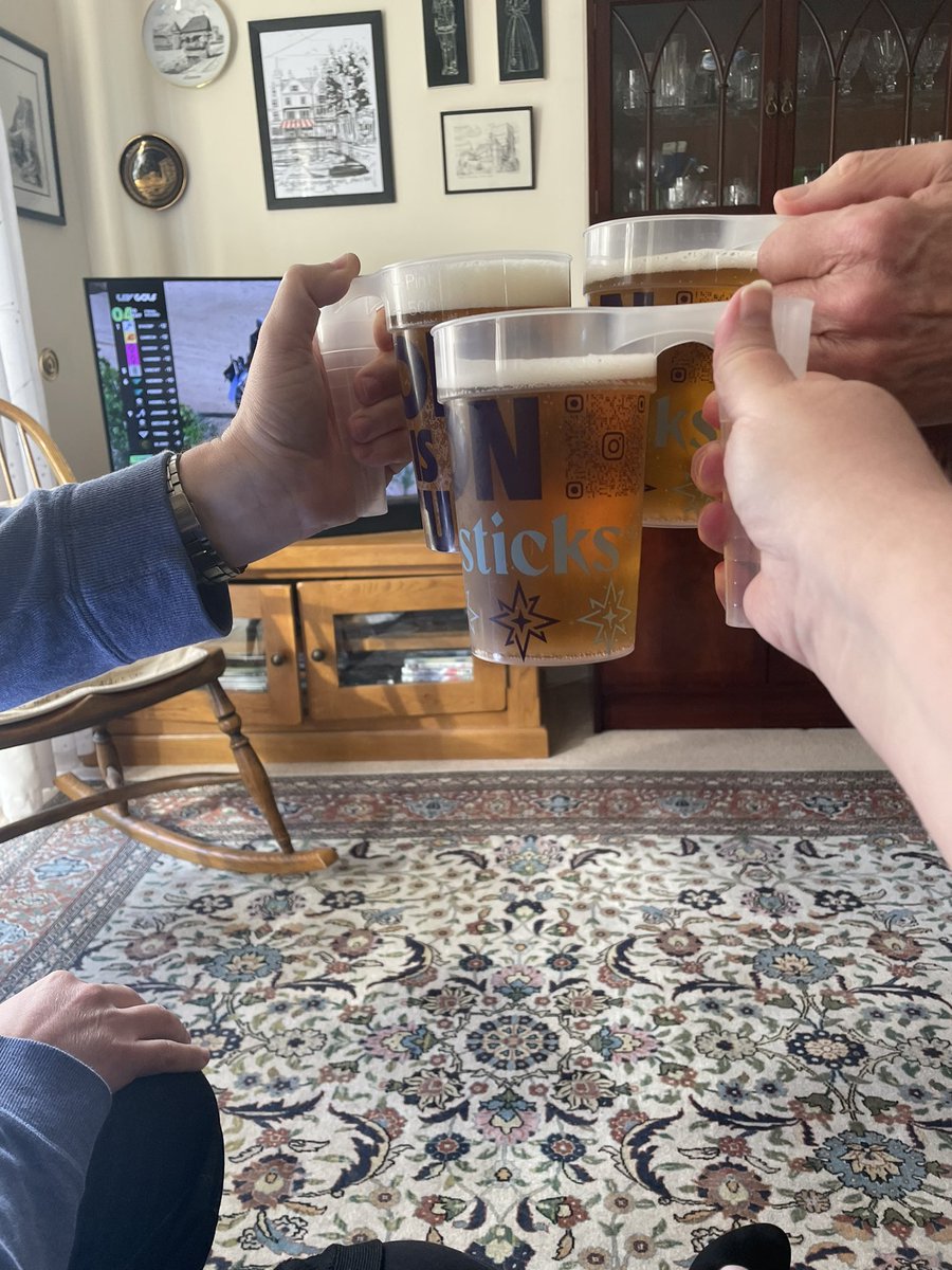 TwittingSarah's tweet photo. The bird is a Hoopoe! Cheers, enjoying the golf #livbroadcast https://t.co/gbkBftzQDE