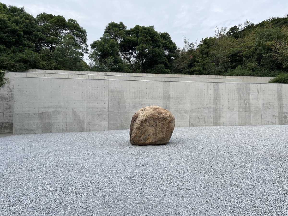 taketosora's tweet image. 直島旅③李禹煥美術館

時間がなくてここは中に入らず撮影スポットだけ
外も雰囲気よかった

#佐藤健カレンダー2023