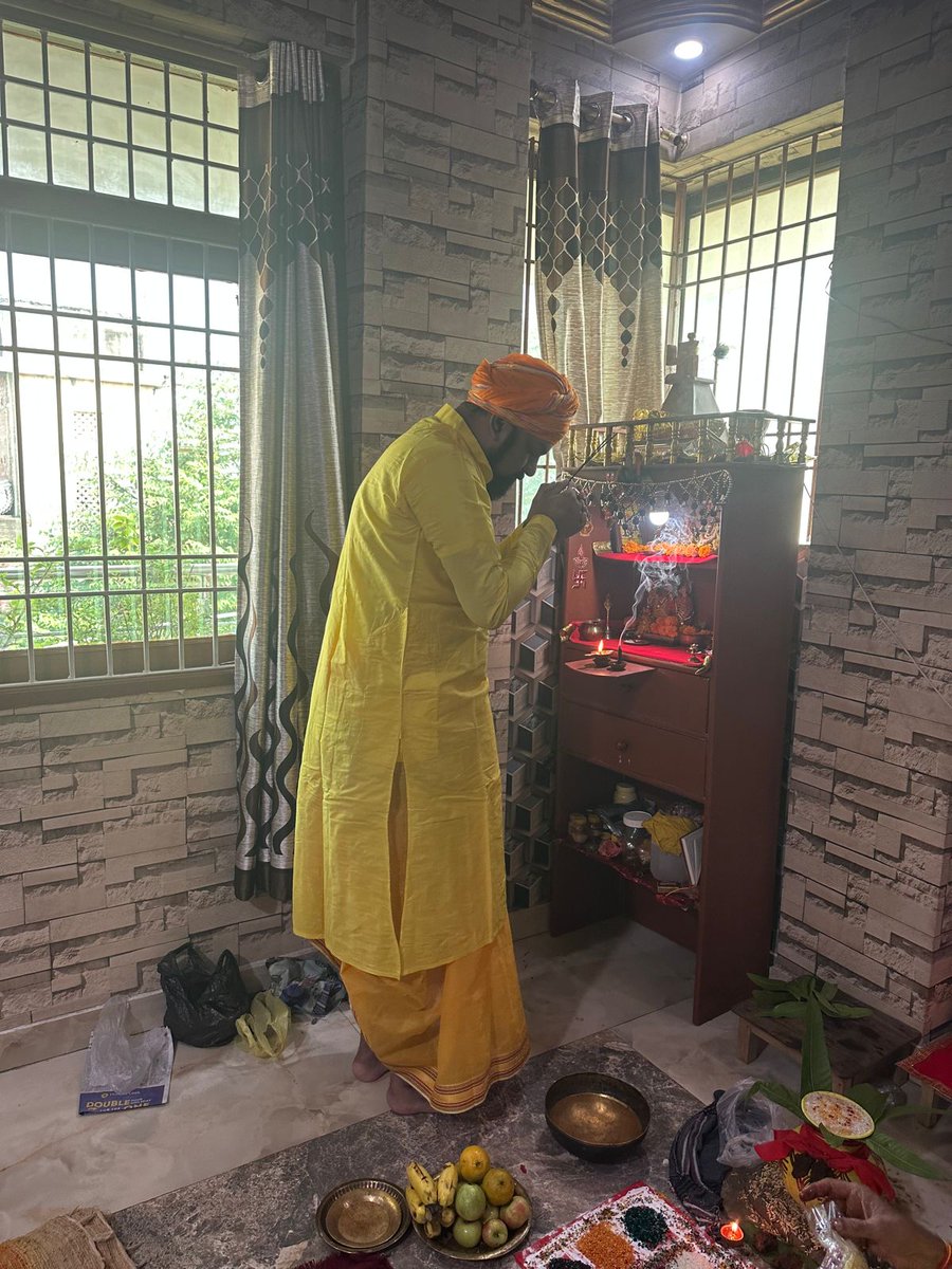 samrat4bjp's tweet photo. माँ दुर्गा के नव स्वरूपों की आराधना, साधना व उपासना का महापर्व शारदीय नवरात्रि के शुभ अवसर पर सभी मां के भक्तों को अनंत शुभकामनाएं।
आज अपने आवास पर कलश स्थापना कर माता की पूजा अर्चना की ।
माँ दुर्गा की उपासना का यह महापर्व सभी के जीवन में सुख-शांति, समृद्धि एवं खुशहाली लेकर आए।
#जयमातादी