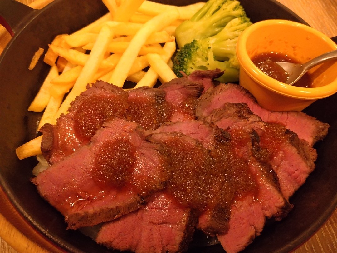 applebill1248's tweet image. 楽しく身体を動かした後は、牛もも肉でたんぱく質補給！
あー楽しかったー
#lesmills
#BODYSTEP