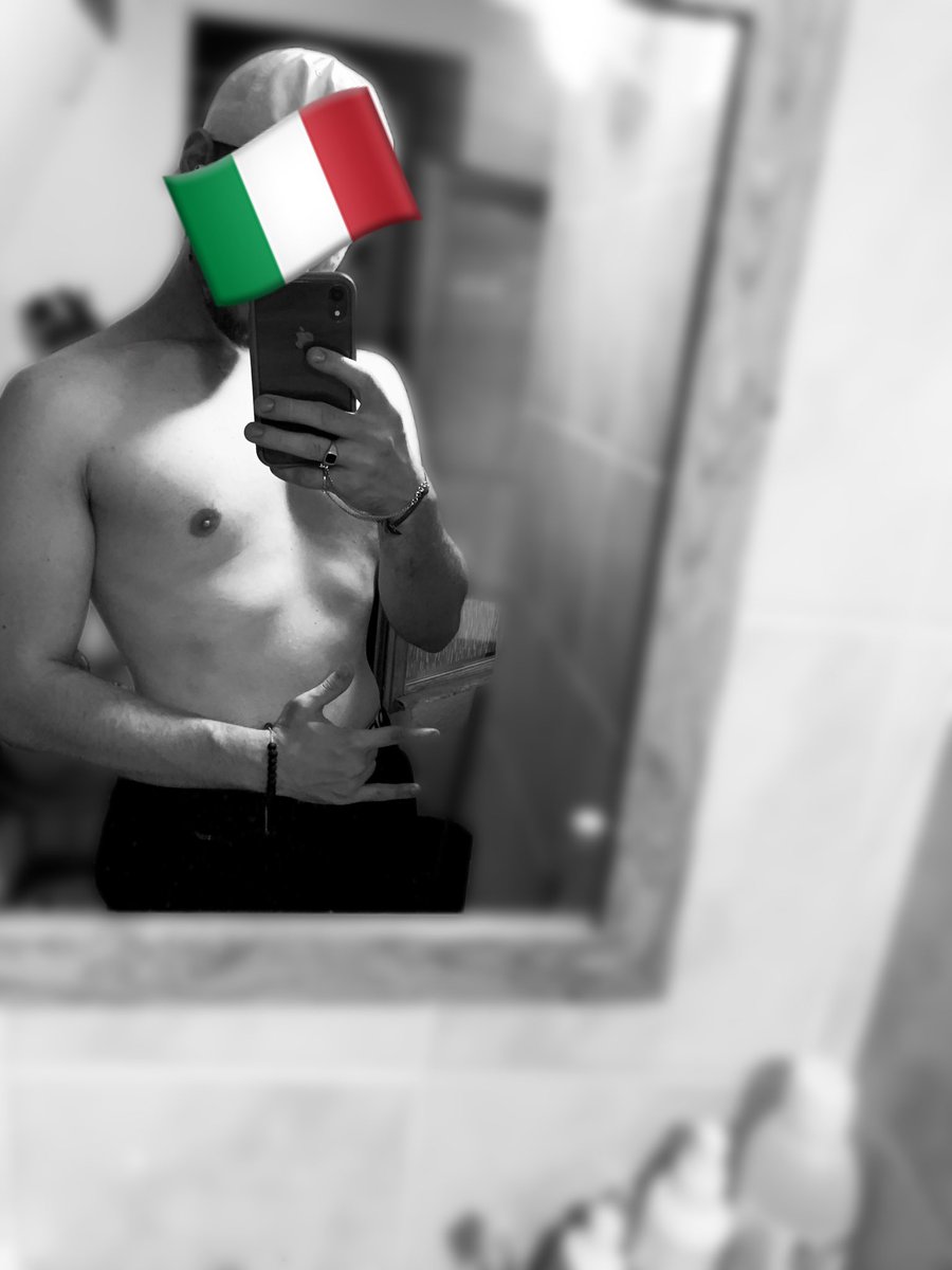 Italiano19xL's tweet photo. Qui veut être mon dessert en ce dimanche 🔞🥵

#italien #nude #porn #sex https://t.co/DL0w831cyI
