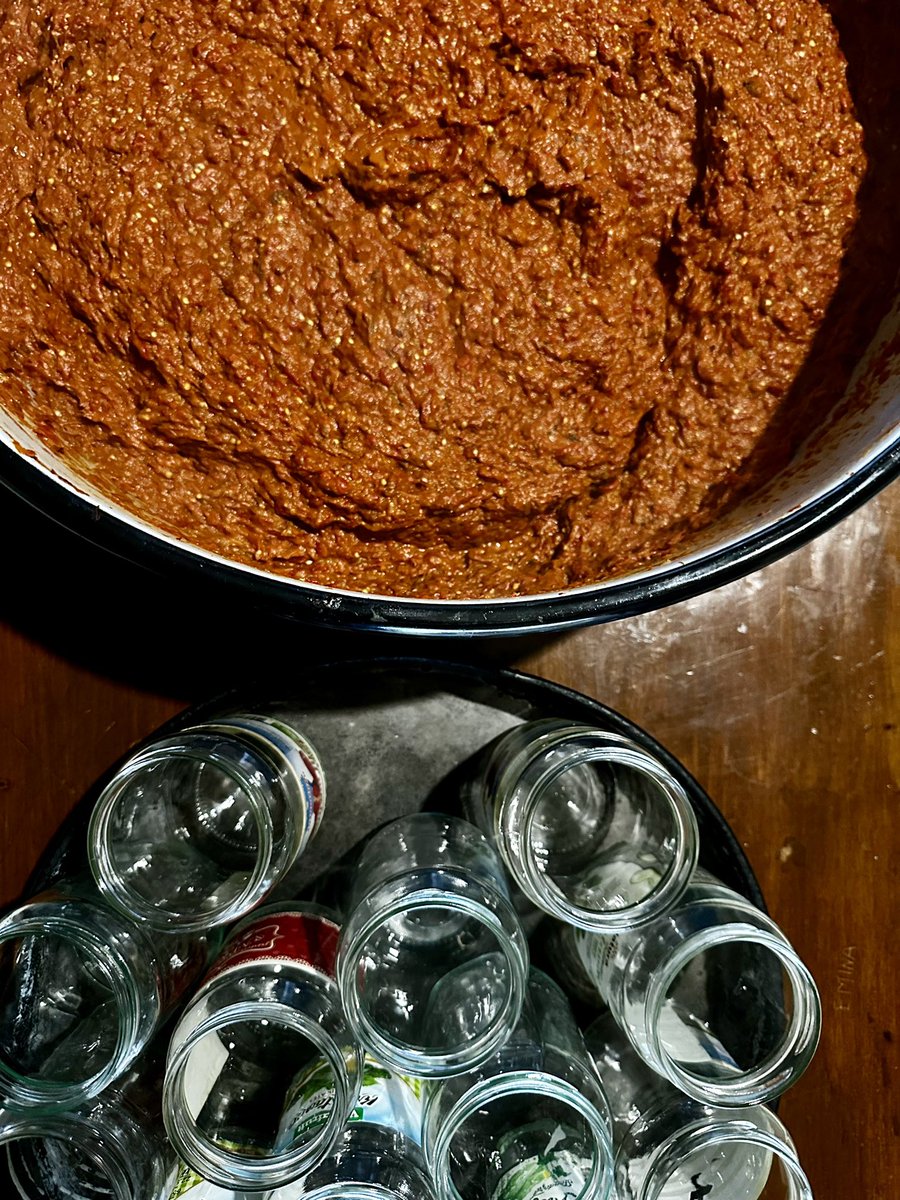 WeedAdd's tweet image. Sretan ajvar svima koji slave.