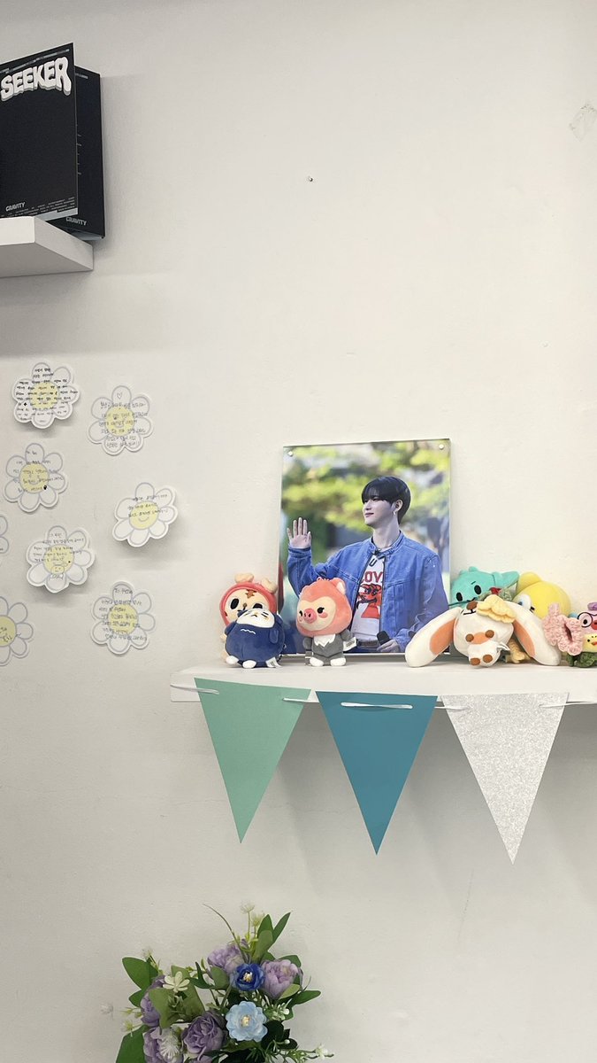 iamgu20414's tweet photo. 🐾20231015

카페 내부가 우빈이로 왕창 꾸며져 있어서 너무 좋았어요!!🥹 레지옹드 이쁜 우빈이 생카 열어주셔서 감사합니다!!💞

#붕방_곰아지의_생일파티
#Flower_DAY
#넌_내게_지지_않을_sunflower_우빈 https://t.co/YoppKVZxTA
