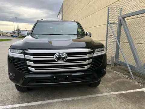 Sir_vic68's tweet photo. Hello big people I have this master piece Ride if you don’t mind come take it at a very affordable price #just_800M slightly #negotiable_cash_deal. Transactions in Centenary Bank 🏦 #future_clients #victor_motors_ug #call_0757758016_0785602317 for more information #its_2023 model https://t.co/PFQBvGmiO0