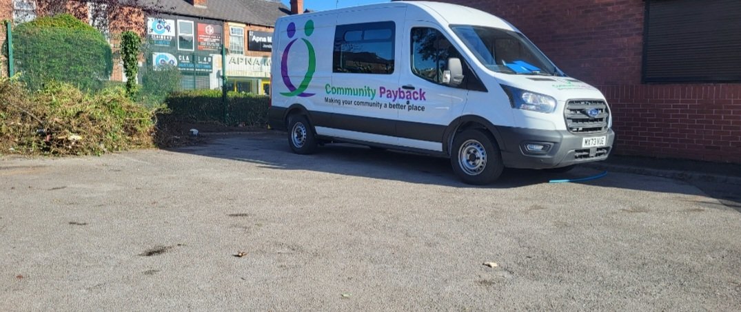 StavesGlyn's tweet image. People on probation out this weekend responding to a nominated project from Page Hall medical centre Sheffield. Asking community payback to create more space for residents to enjoy the gardens.
 #workingtogether