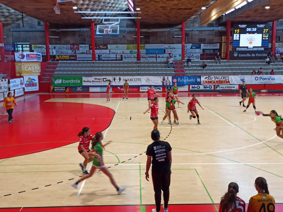 CB_ChapelaWeb's tweet photo. As nosas miniminions de infantil feminino debutaron cunha vitoria fronte o Porriño na primeira xornada da Liga Ouro. Amplía vitoria nun encontro que sin ser brillante, foi práctico (17-33). Imos rapazas!! Moi ben!
#imoschapela #vermelloeverde #gominions #sonolasetta #pinturasproa https://t.co/93fbJQ9c6x