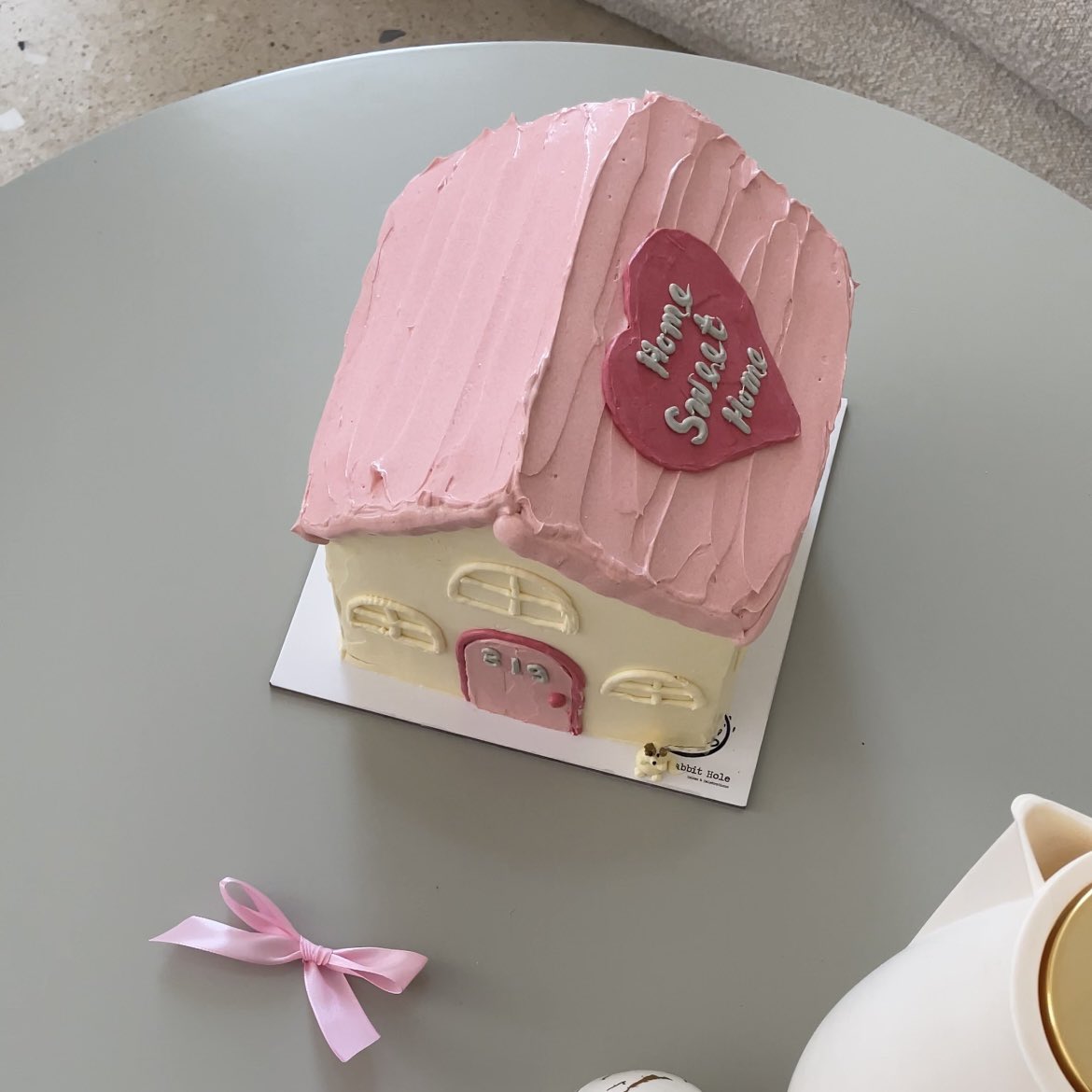 rabbitholesa tweet media